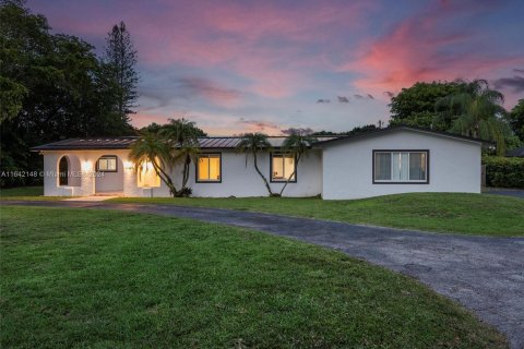 Villa ou maison à vendre à Palmetto Bay, Floride: 5 chambres, 259.85 m2 № 1327597 - photo 1