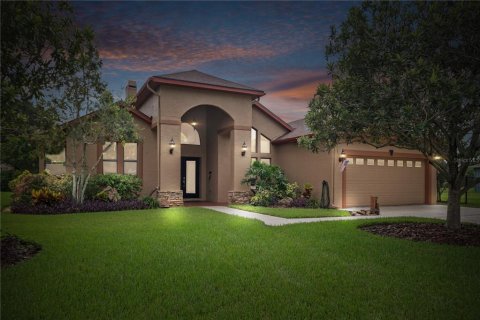 House in Land O' Lakes, Florida 4 bedrooms, 206.99 sq.m. № 1419333 - photo 1