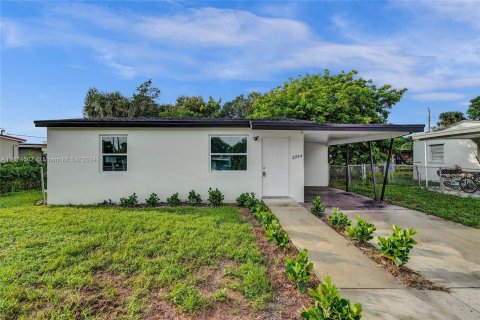 House in Fort Lauderdale, Florida 3 bedrooms, 74.14 sq.m. № 1397701 - photo 1