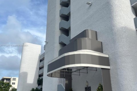 Condominio en alquiler en Miami, Florida, 1 dormitorio, 52.03 m2 № 1397595 - foto 5