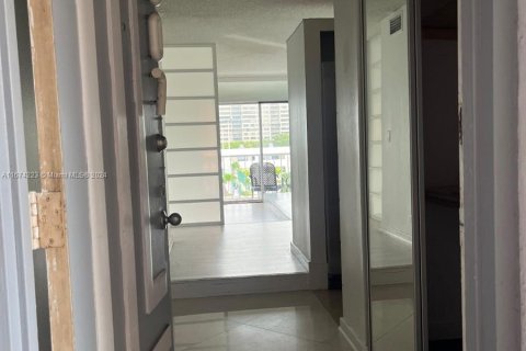 Condominio en alquiler en Miami, Florida, 1 dormitorio, 52.03 m2 № 1397595 - foto 2