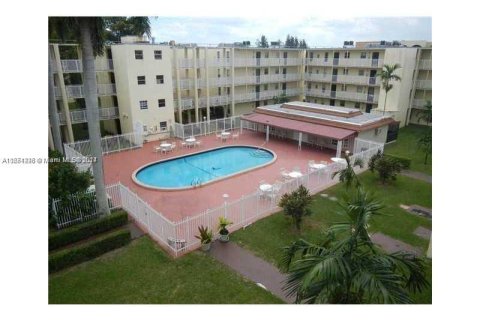 Condominio en alquiler en Lauderhill, Florida, 2 dormitorios, 81.57 m2 № 1397597 - foto 1