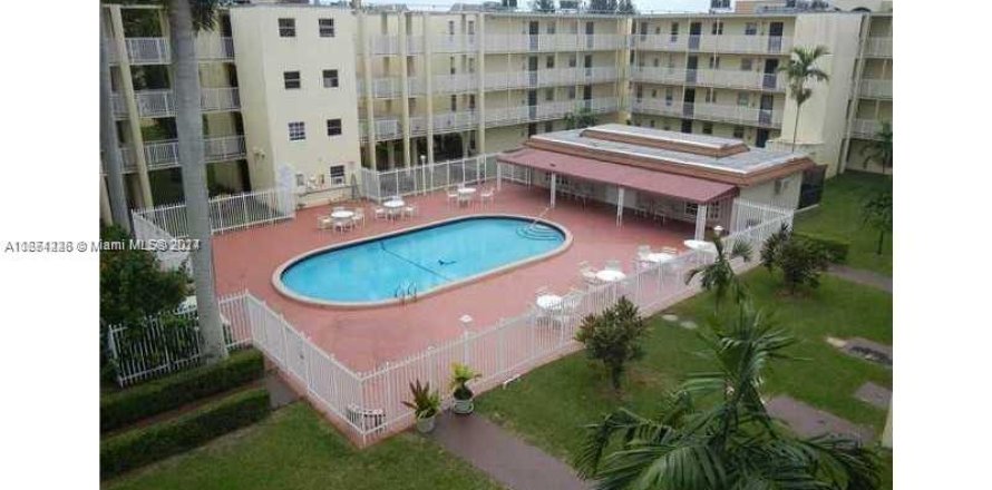 Condominio en Lauderhill, Florida, 2 dormitorios  № 1397597