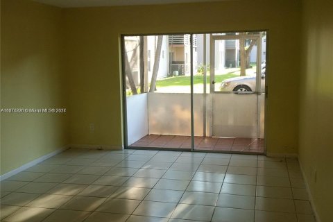 Condominio en alquiler en Lauderhill, Florida, 2 dormitorios, 81.57 m2 № 1397597 - foto 12