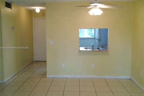 Condominio en alquiler en Lauderhill, Florida, 2 dormitorios, 81.57 m2 № 1397597 - foto 11