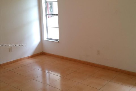 Condominio en alquiler en Lauderhill, Florida, 2 dormitorios, 81.57 m2 № 1397597 - foto 24