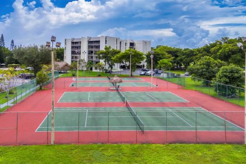 Condo in Miami, Florida, 2 bedrooms  № 1358867 - photo 29