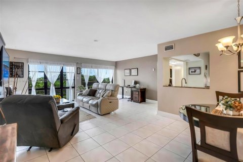 Copropriété à vendre à Miami, Floride: 2 chambres, 111.48 m2 № 1358867 - photo 6