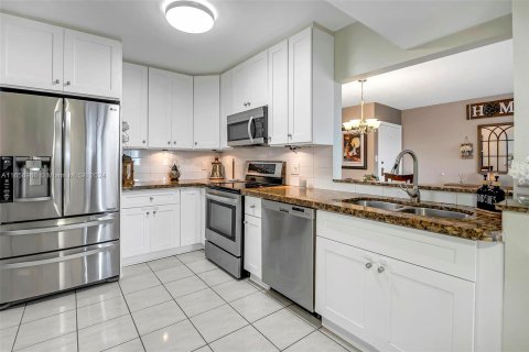 Copropriété à vendre à Miami, Floride: 2 chambres, 111.48 m2 № 1358867 - photo 11