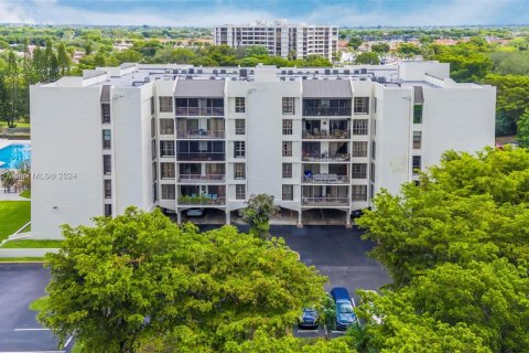 Copropriété à vendre à Miami, Floride: 2 chambres, 111.48 m2 № 1358867 - photo 1