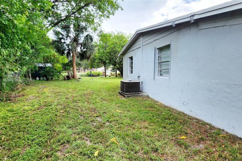 Villa ou maison à vendre à Lauderhill, Floride: 3 chambres, 125.7 m2 № 1269494 - photo 12