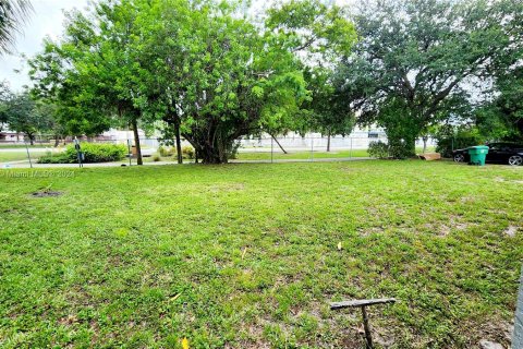 House in Lauderhill, Florida 3 bedrooms, 125.7 sq.m. № 1269494 - photo 13