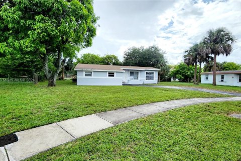 House in Lauderhill, Florida 3 bedrooms, 125.7 sq.m. № 1269494 - photo 8