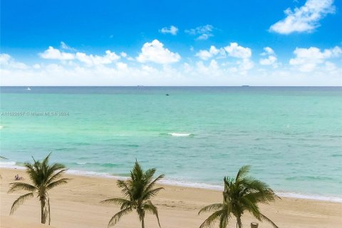 Condo in Sunny Isles Beach, Florida, 1 bedroom  № 1269564 - photo 1