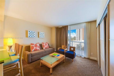 Condo in Sunny Isles Beach, Florida, 1 bedroom  № 1269564 - photo 2