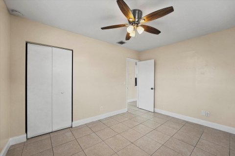 House in Riviera Beach, Florida 2 bedrooms, 71.35 sq.m. № 1043036 - photo 7