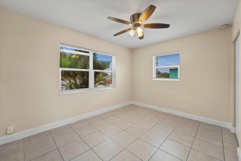 House in Riviera Beach, Florida 2 bedrooms, 71.35 sq.m. № 1043036 - photo 8
