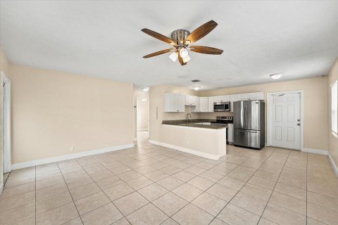 Villa ou maison à vendre à Riviera Beach, Floride: 2 chambres, 71.35 m2 № 1043036 - photo 13