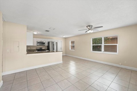 Villa ou maison à vendre à Riviera Beach, Floride: 2 chambres, 71.35 m2 № 1043036 - photo 16