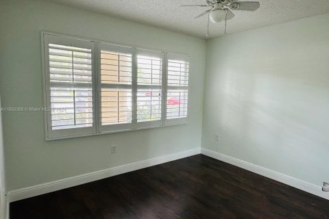 Copropriété à vendre à Pembroke Pines, Floride: 2 chambres, 112.13 m2 № 1332377 - photo 14