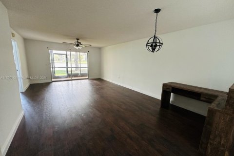 Copropriété à vendre à Pembroke Pines, Floride: 2 chambres, 112.13 m2 № 1332377 - photo 7