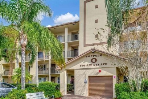 Copropriété à vendre à Pembroke Pines, Floride: 2 chambres, 112.13 m2 № 1332377 - photo 1