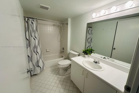 Copropriété à vendre à Pembroke Pines, Floride: 2 chambres, 112.13 m2 № 1332377 - photo 16