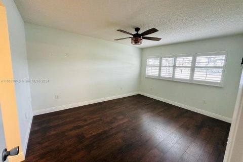 Copropriété à vendre à Pembroke Pines, Floride: 2 chambres, 112.13 m2 № 1332377 - photo 10