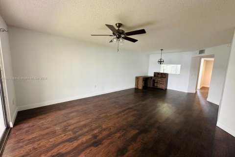 Copropriété à vendre à Pembroke Pines, Floride: 2 chambres, 112.13 m2 № 1332377 - photo 5