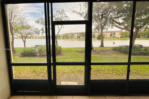 Copropriété à vendre à Pembroke Pines, Floride: 2 chambres, 112.13 m2 № 1332377 - photo 4