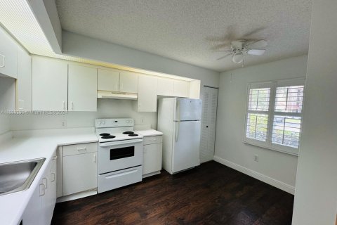 Copropriété à vendre à Pembroke Pines, Floride: 2 chambres, 112.13 m2 № 1332377 - photo 9