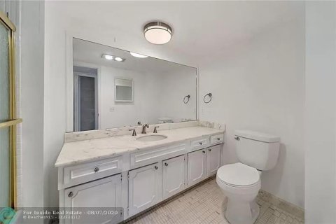 Condominio en venta en Lauderdale-by-the-Sea, Florida, 2 dormitorios, 111.48 m2 № 1033866 - foto 29