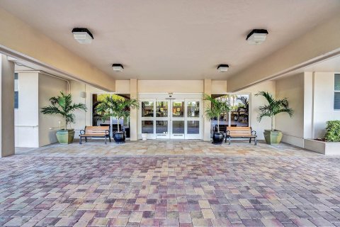 Condo in Lauderdale-by-the-Sea, Florida, 2 bedrooms  № 1033866 - photo 15