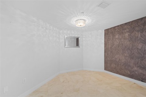 Condo in Fort Lauderdale, Florida, 3 bedrooms  № 1033920 - photo 11