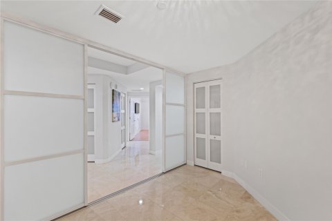 Condo in Fort Lauderdale, Florida, 3 bedrooms  № 1033920 - photo 10