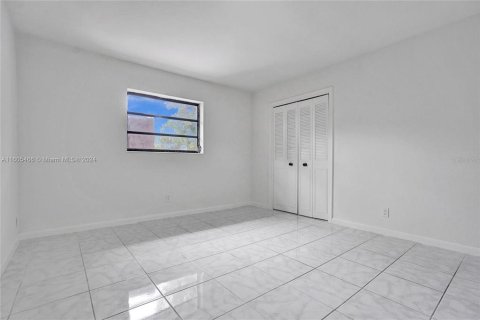 Duplex in Wilton Manors, Florida 4 bedrooms, 291.34 sq.m. № 1264202 - photo 28