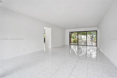 Duplex à vendre à Wilton Manors, Floride: 4 chambres, 291.34 m2 № 1264202 - photo 17