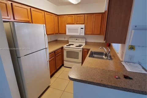 Condo in Tamarac, Florida, 2 bedrooms  № 1241806 - photo 9