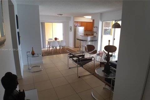 Condo in Tamarac, Florida, 2 bedrooms  № 1241806 - photo 18