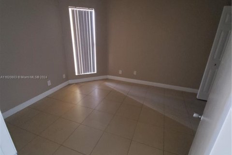 Condo in Tamarac, Florida, 2 bedrooms  № 1241806 - photo 2