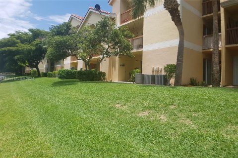 Condo in Tamarac, Florida, 2 bedrooms  № 1241806 - photo 30