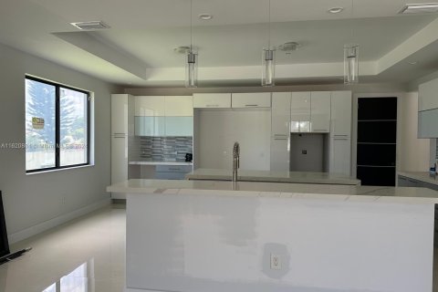 Casa en venta en Miami, Florida, 6 dormitorios, 102.84 m2 № 1241807 - foto 29