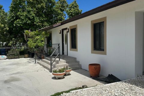 Casa en venta en Miami, Florida, 6 dormitorios, 102.84 m2 № 1241807 - foto 4