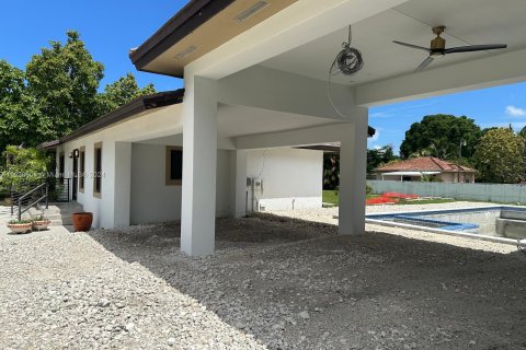 Casa en venta en Miami, Florida, 6 dormitorios, 102.84 m2 № 1241807 - foto 5