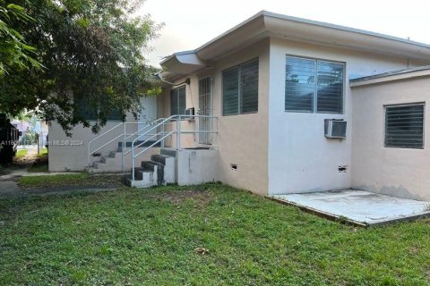 Commercial property in Miami, Florida 192.87 sq.m. № 1227522 - photo 2