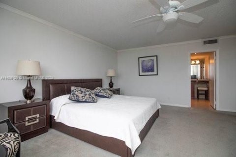 Condominio en venta en Hallandale Beach, Florida, 2 dormitorios, 130.06 m2 № 1227390 - foto 21
