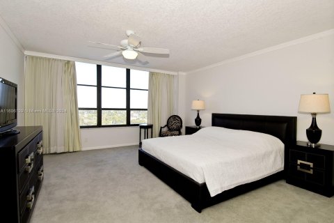 Condominio en venta en Hallandale Beach, Florida, 2 dormitorios, 130.06 m2 № 1227390 - foto 18