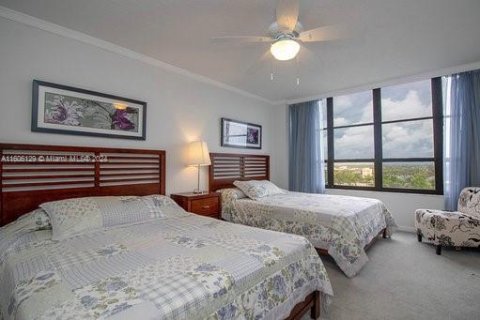 Condo in Hallandale Beach, Florida, 2 bedrooms  № 1227390 - photo 30