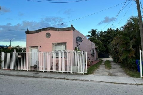 Immobilier commercial à vendre à Miami, Floride: 122.63 m2 № 1227521 - photo 1