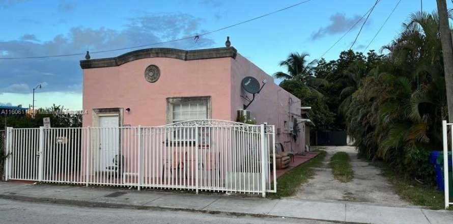 Commercial property in Miami, Florida 122.63 sq.m. № 1227521